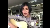 Polwan Cantik Ini Bikin Galau Nyanyi Lagu Ratu 