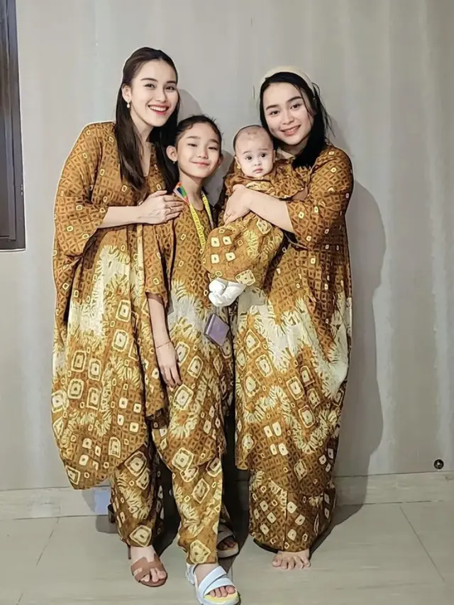 Gaya Ayu Ting Ting hingga Lebaran Ketiga