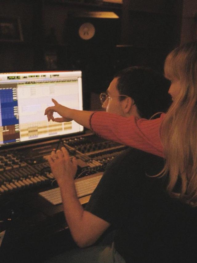 Jack Antonoff dan Sabrina Carpenter yang baru saja meluncurkan album terbarunya, “Short n’ Sweet” (Instagram/@jackantonoff)