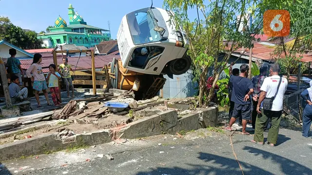 Truk Terperosok