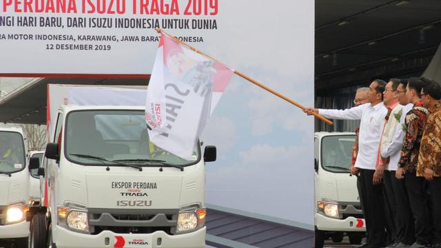 Presiden Jokowi melepas ekspor 6.000 unit Isuzu Traga ke Filipina dari Pabrik PT Isuzu Astra Motor Indonesia (IAMI) di Karawang, Jawa Barat, Kamis (12/12/2019). Dok