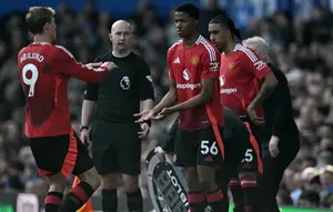 Joshua Zirkzee Bertahan, Manchester United Korbankan Pemain Muda