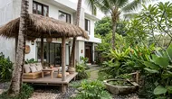 8 Inspirasi Halaman Depan Bergaya Resort Bali, Bikin Rumah Serasa Villa