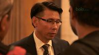 Pelatih Malaysia, Tan Cheng Hoe memberikan keterangan kepada media usai drawing Piala AFF Suzuki Cup 2018 di Hotel Mulia, Jakarta, Rabu (2/5/2018). Malaysia berada satu grup dengan Vietnam. (Bola.com/Nick Hanoatubun)