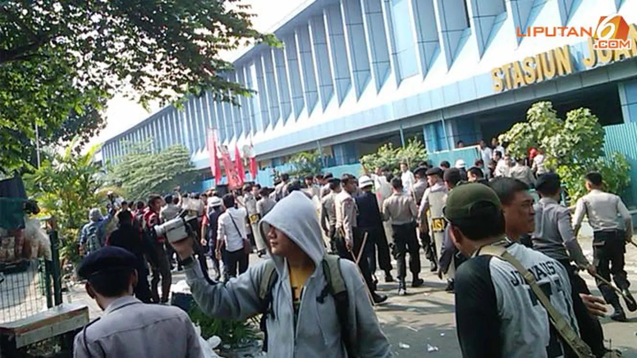 demo-ricuh-130625c.jpg