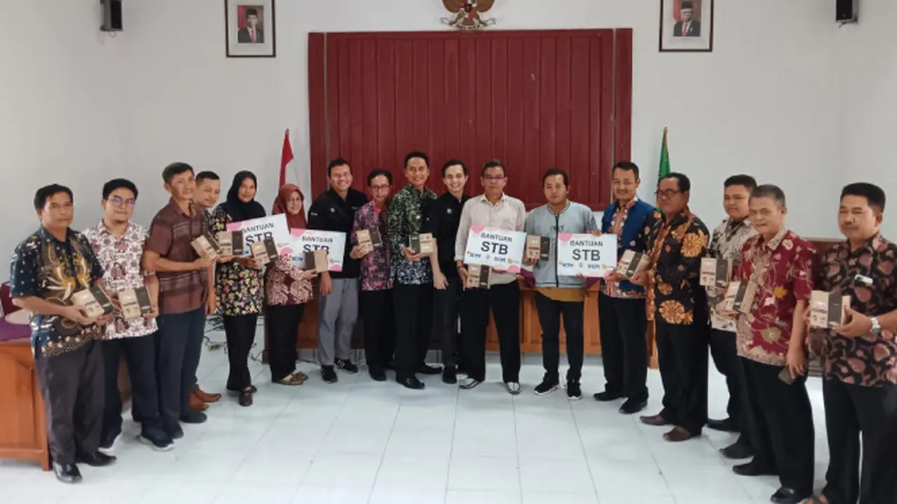 Grup SCM EMTEK membagikan 10.057 STB TV Digital di Kabupaten Banyumas. Dok: SCM EMTEK