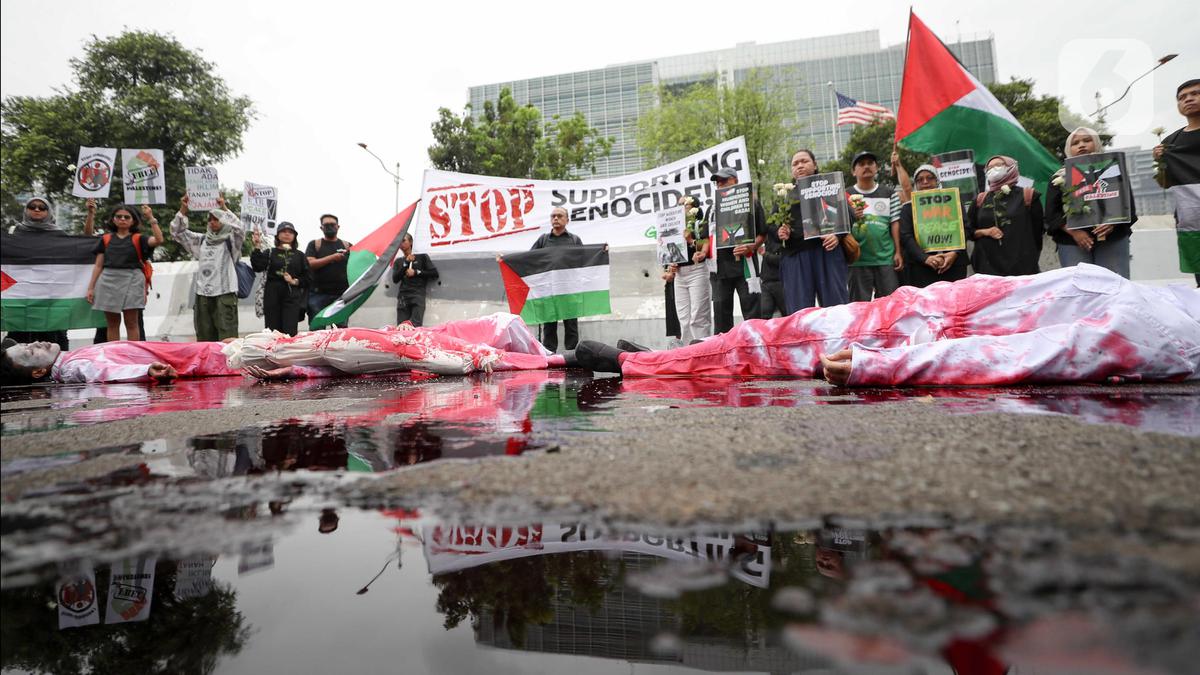 Gelar Aksi di Depan Kedubes AS, Greenpeace Indonesia: Setop Perang di Gaza Sekarang