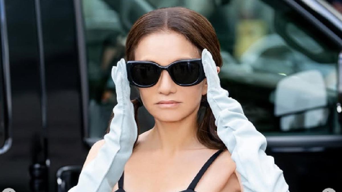 Vera Wang Pakai Bra Kerucut Hitam Jelang Ultah ke-77
