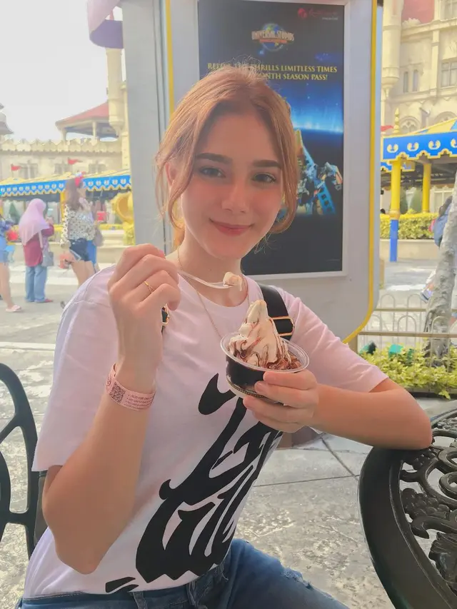 Dikabarkan Jadi Pacar Baru Aditya Zoni, Ini 6 Potret Yasmine Selebgram Malaysia
