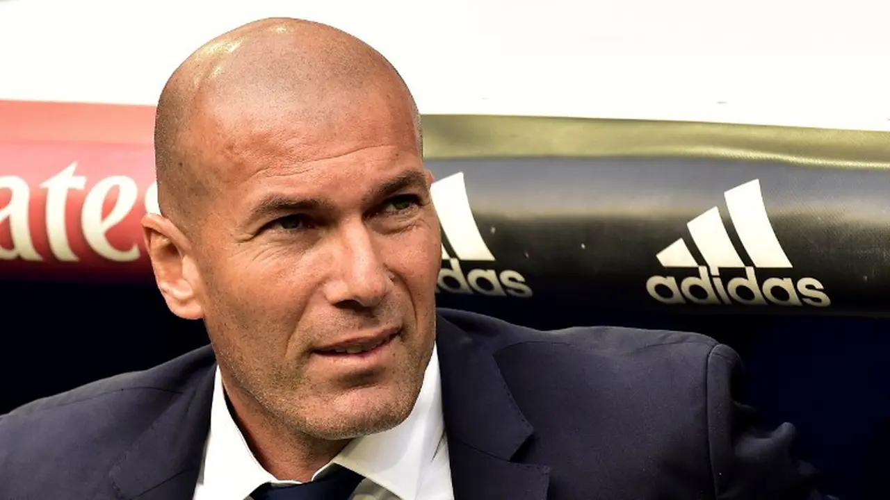Zinedine Zidane (Real Madrid v Sevilla)