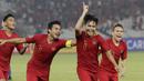 Gelandang Indonesia, Witan Sulaeman, melakukan selebrasi usai membobol gawang Chinese Taipei, pada laga AFC U-19 di SUGBK, Jakarta, Kamis (18/10/2018. Indonesia menang 3-1 atas Chinese Taipei. (Bola.com/M Iqbal Ichsan)