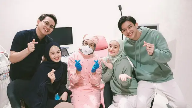 Hamil Bareng, Ini 6 Momen Dinda Hauw dan Asri Kasura saat Cek Kandungan