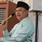 Ketua DPR RI Bambang Soesatyo memberi sambutan selama acara buka puasa bersama di Rumah Dinasnya di Kawasan Widya Chandra Jakarta, Senin (13/5). Buka Puasa tersebut juga di Hadiri Tokoh Politik dan Petinggi Lembaga Negara. (Liputan6.com/Johan Tallo)