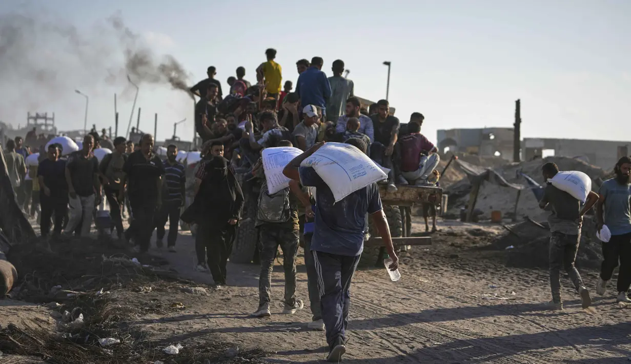 Diketahui, dalam beberapa bulan terakhir, akses bantuan kemanusiaan dibatasi secara ekstrem oleh Israel yang menyebabkan krisis pangan serta memburuknya kondisi kesehatan masyarakat Gaza secara keseluruhan. (AP Photo/Jehad Alshrafi)