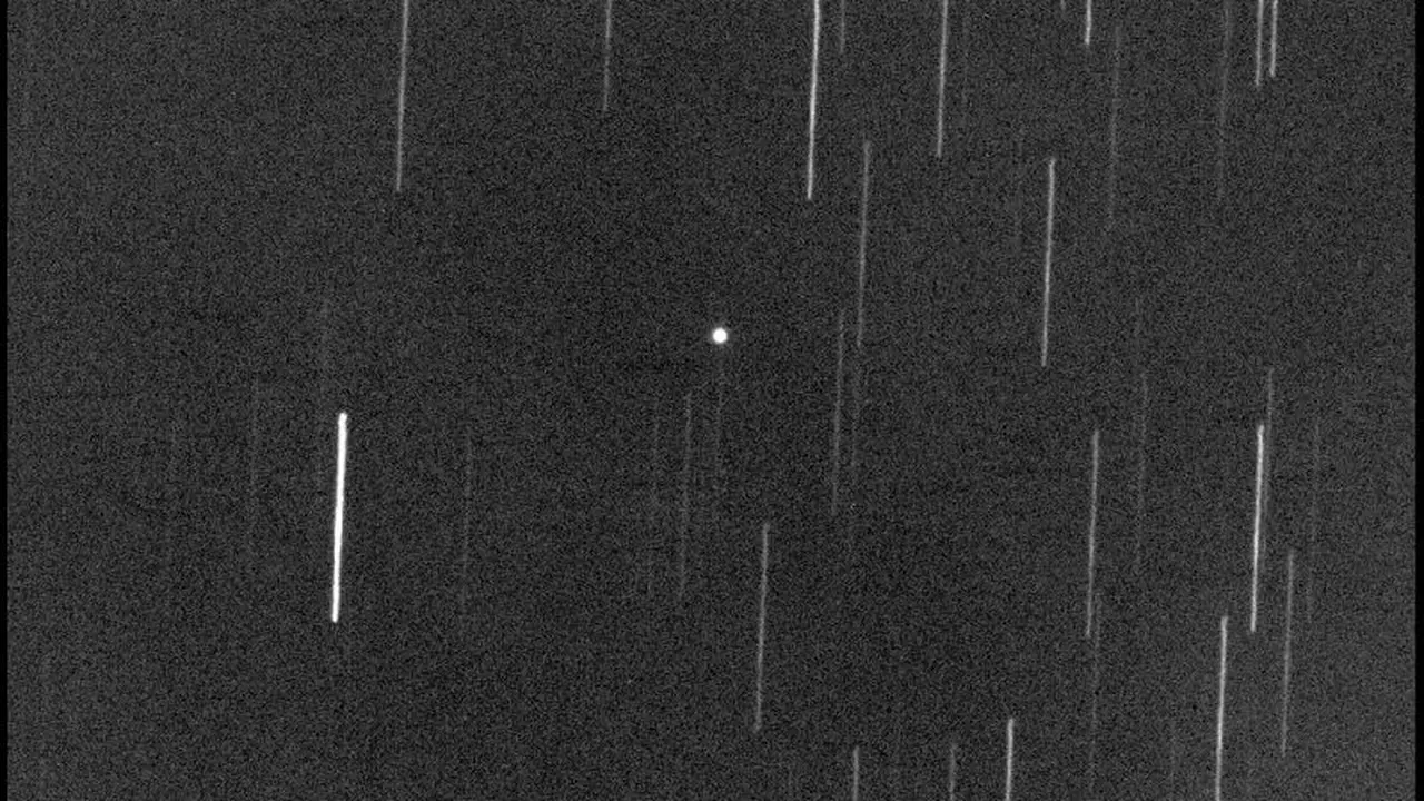 Asteroid 2017 VR12 yang diperkirakan akan melintasi Bumi pada Rabu 7 Maret 2018 malam. (earthsky.org)