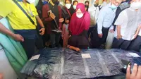 Tangis Keluarga Korban Rimbun Air Iswahyudi Pecah Ketika Jenazah Tiba di Rumah Duka