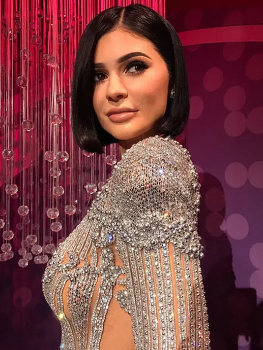 Selain itu, ada juga yang meramal kehidupan Kylie di masa yang akan datang. Mereka mengatakan bahwa Kylie nantinya akan ditinggal oleh sang kekasih dan menjadi orang tua tunggal untuk anaknya. (Instagram/Kyliejenner)