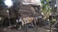 Rumah Sulaiman-Nuryati yang juga merupakan kandang ayam di Kabupaten Ogan Ilir Sumatera Selatan (Sumsel) (Liputan6.com / Nefri Inge)