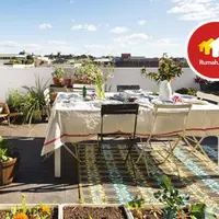 Contoh taman yang berada di dak rumah