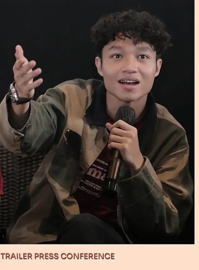 6 Potret Kiesha Alvaro saat perankan Raim Laode di film Komang, penampilannya plek-ketiplek