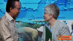 Citizen6, Jakarta: Menteri Kelautan dan Perikanan, Sharif C. Sutardjo, menerima kunjungan Kerrri Ann Jones, Assistant Secretary of State for Ocean, Environment, Scientific Affairs dari AS, Rabu  (16/5). (Pengirim: Efrimal Bahri)
