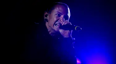 Chester Bennington ditemukan tak bernyawa pada Kamis (20/7) waktu setempat. Vokalis grup band Linkin Park ini dikabarkan mengakhiri hidupnya dengan cara menggantung diri di kediamannya, Los Angeles, Amerika Serikat. (PATRICIA DE MELO MOREIRA / AFP)