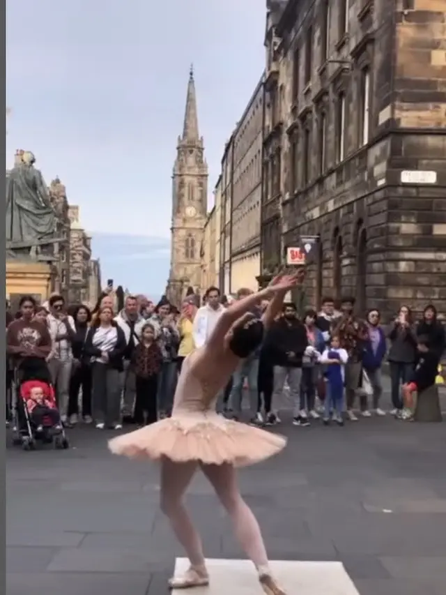 Balerina Keliling Dunia dan Menari di Jalanan, Misinya Menginspirasi Gadis Kecil