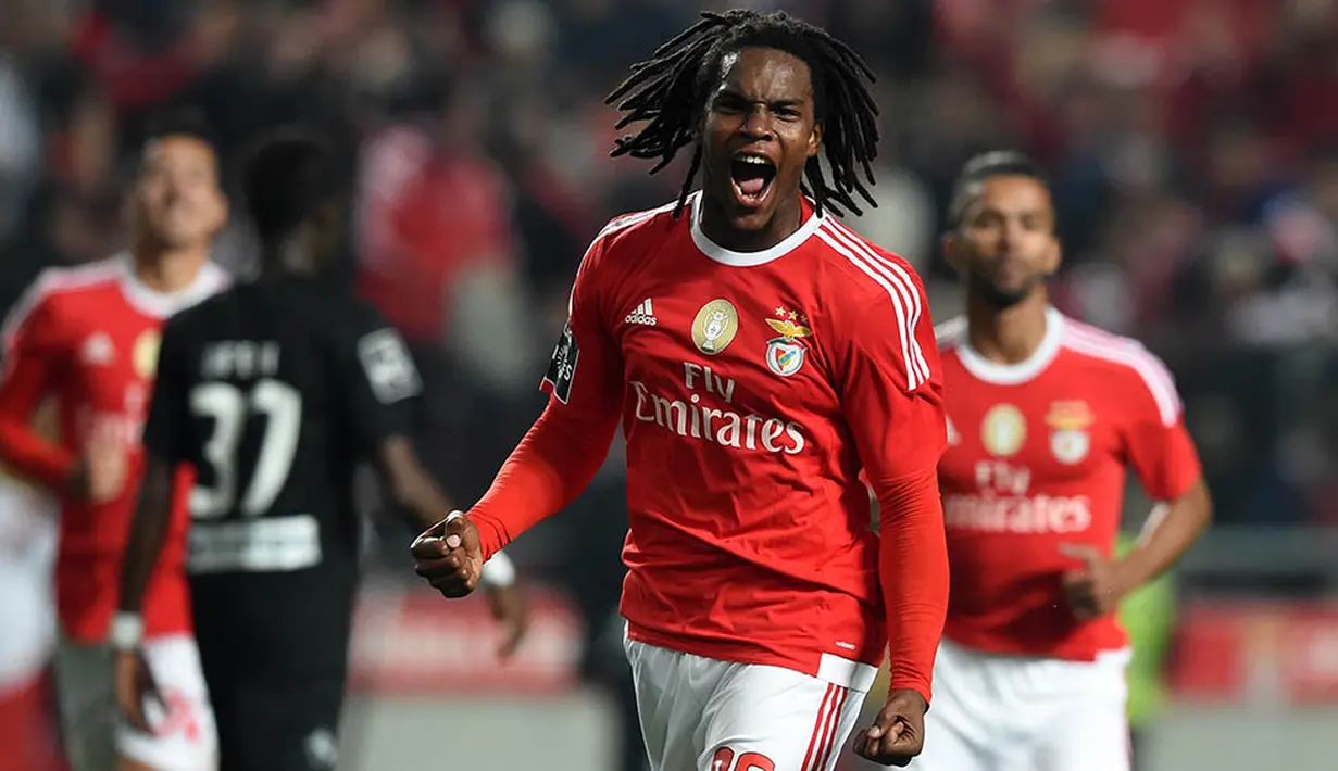 8. Renato Sanches, gelandang berusia 18 tahun ini adalah produk akademi Benfica yang kemudian dipromosikan ke tim senior Benfica. Berkat bakatnya yang luar biasa, tak heran bila Bayern Munchen pun meminangnya. (AFP/Francisco Leong)