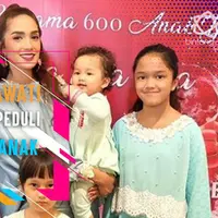 Ussy Sulistiawaty ajarkan rasa peduli sesama pada anak.