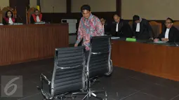 Ramapanicker Rajamohanan Nair bersiap mendengarkan vonis hakim di Pengadilan Tipikor, Jakarta, Senin (17/4). Ramapanicker divonis tiga tahun penjara dan denda Rp200 juta subsidier lima bulan kurungan. (Liputan6.com/Helmi Afandi)