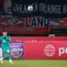 Kiper Borneo FC, Nadeo Argawinata saat menghadapi Persija Jakarta pada laga pekan ke-7 BRI Liga 1 2023/2024 di Stadion Patriot Candrabhaga, Bekasi, Rabu (9/8/2023). (Bola.com/Bagaskara Lazuardi)