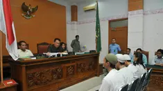 Majelis Hakim menjatuhkan vonis 1,5 tahun kepada 4 terdakwa kasus kekerasan SMA 3 Jakarta, (26/8/14). (Liputan6.com/Johan Tallo)