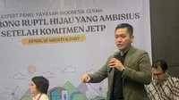 Analis energi Institute for Energy Economics and Financial Analysis (IEEFA) Putra Adhiguna dalam acara Expert Panel Yayasan Indonesia Cerah pada Senin (21/8/2023).&nbsp;