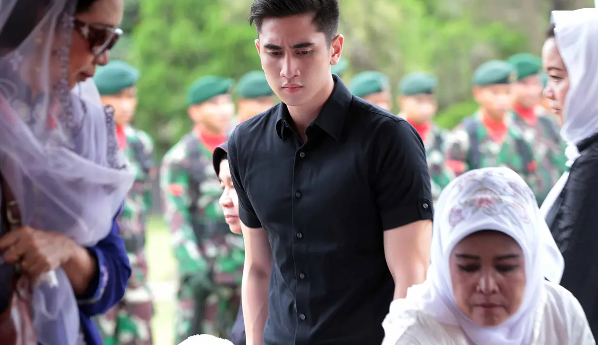 Mayor Jendral Sudjoko bin Sujono meninggal dunia Jumat (17/3) sore. Ayah Ivan Fadilla meninggal dalam usia 84 tahun di RS Pelni Petamburan, Jakarta Barat. Akibat penyakit komplikasi infeksi paru-paru dan gula. (Deki Prayoga/Bintang.com)