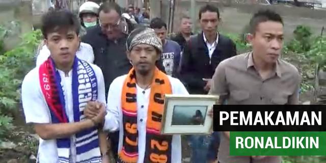 VIDEO: Atribut Persib-Persija Iringi Ronaldikin ke Peristirahatan Terakhir