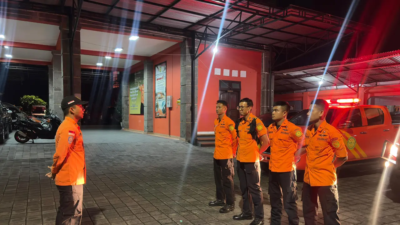 Tim SAR bersiap lakukan pencarian lansia hilang di Gunung Batukaru Bali.