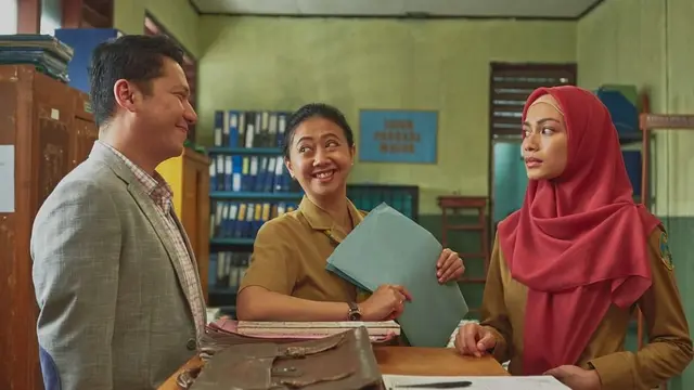Adegan film Guru-guru Gokil. (Foto: Netflix, BASE Entertainment)