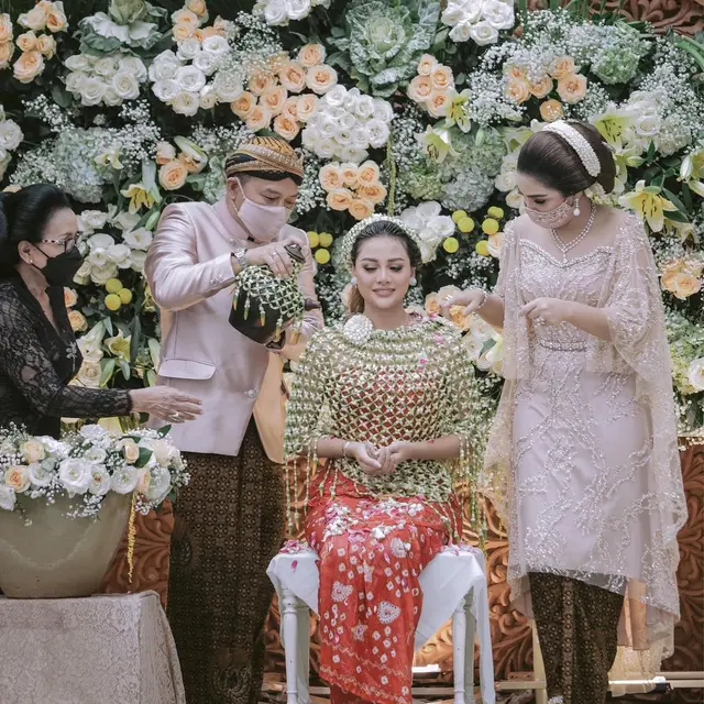 Pesona 6 Artis Saat Siraman Jelang Pernikahan, Auranya Terpancar