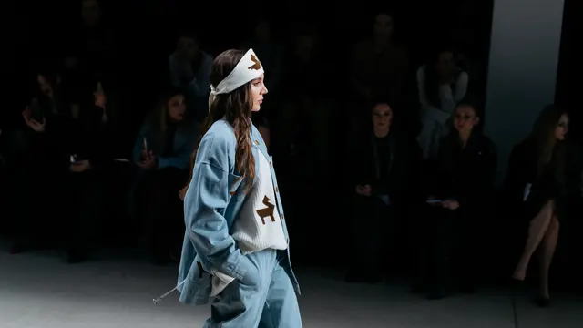 Desainer Syukriah Rusydi Unjuk Gigi dengan Kain Tenun Baduy di Moscow Fashion Week 2025