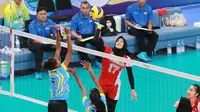 Quicker timnas voli Indonesia Wilda Siti Nurfadhilah melepaskan smes dalam Kejuaraan Antarklub Asia 2018 di Kazahstan. (Humas PP PBSI)