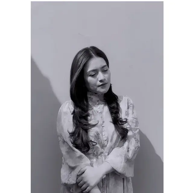 6 Potret Nathalie Holscher Putuskan Lepas Hijab, Unggah Video Pamer Rambut