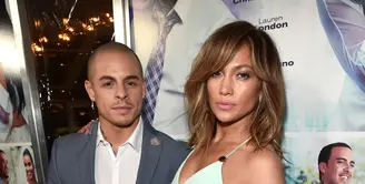 Sudah tak heran lagi putus-nyambung di dalam hubungan Jennifer Lopez dan Casper Smart. Kali ini kabarnya Jlo benar-benar akan menjauh dari Smart lantaran sudah dikecewakan berulang kali. (AFP/Bintang.com)
