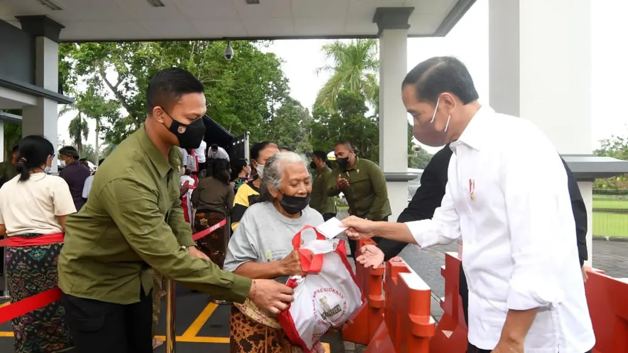 Presiden Joko Widodo atau Jokowi menghabiskan hari libur Lebaran keempat di Bali.