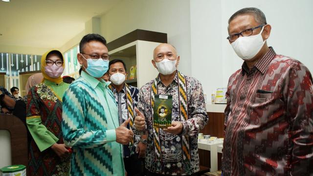 Menteri Koperasi dan UKM Teten Masduki saat melakukan kunjungan kerja ke Gedung UMKM Center Kota Pontianak, Minggu (28/3/2021).