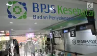 Suasana pelayanan BPJS Kesehatan di Jakarta, Rabu (28/8/2019). Sedangkan, peserta kelas mandiri III dinaikkan dari iuran awal sebesar Rp 25.500 menjadi Rp 42.000 per bulan. Hal itu dilakukan agar BPJS Kesehatan tidak mengalami defisit hingga 2021. (merdeka.com/Iqbal S. Nugroho)