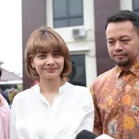 Tiwi di Pengadilan Agama (Adrian Putra/bintang.com)