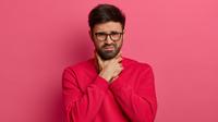 How to get tonsil stone out. (Photo: wayhomestudio/Magnific)