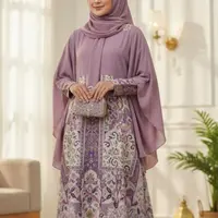 Gamis Batik Brokat berwarna Dusty Lilac/Gemini AI.
