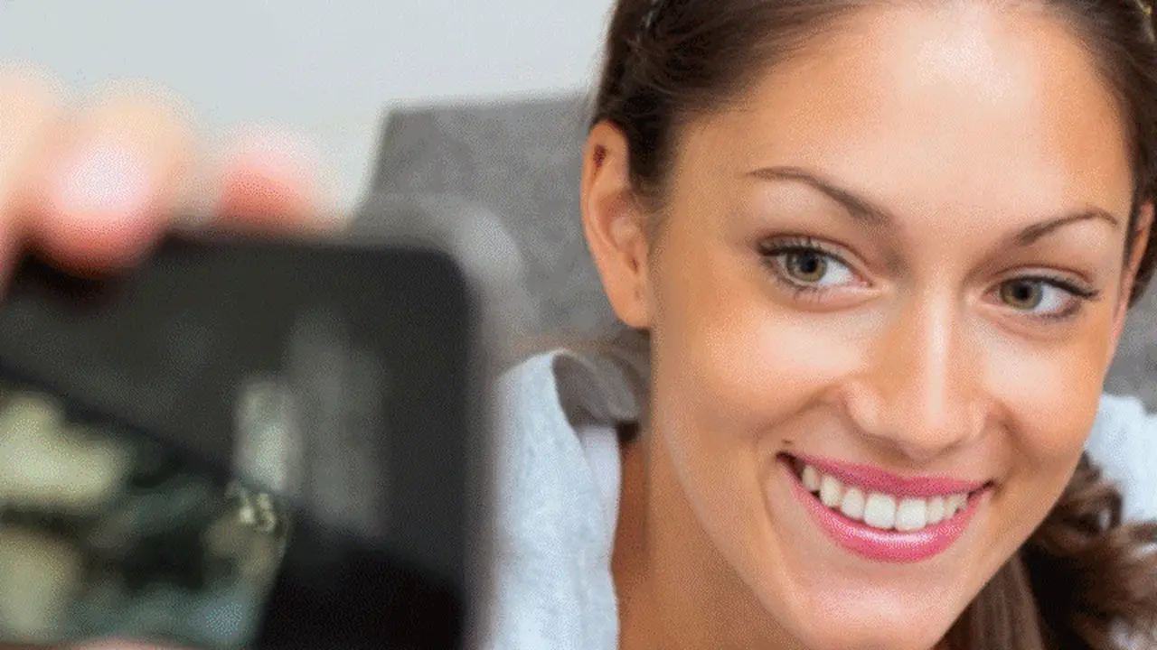 Obsesi dengan Selfie Maksimal, Sejumlah Wanita Rela Operasi Gigi