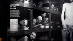 Gambar dari kamp konsentrasi Buchenwald adalah bagian dari pembukaan paviliun baru di Museum Nasional Perang Dunia II di New Orleans, Amerika Serikat, Selasa (31/10/2023). Penambahan besar terbaru pada museum ini disebut Liberation Pavilion atau Paviliun Pembebasan. (AP Photo/Gerald Herbert)